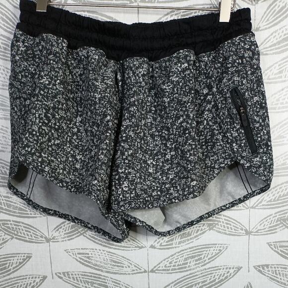 Lululemon Tracker Shorts Lined Ditzy Floral Gray Black - Picture 1 of 6